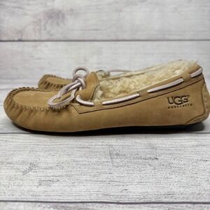 UGG Australia Women's Sheepskin Lined Moccasin Slippers Tan Size 38 EU‎ 7 US